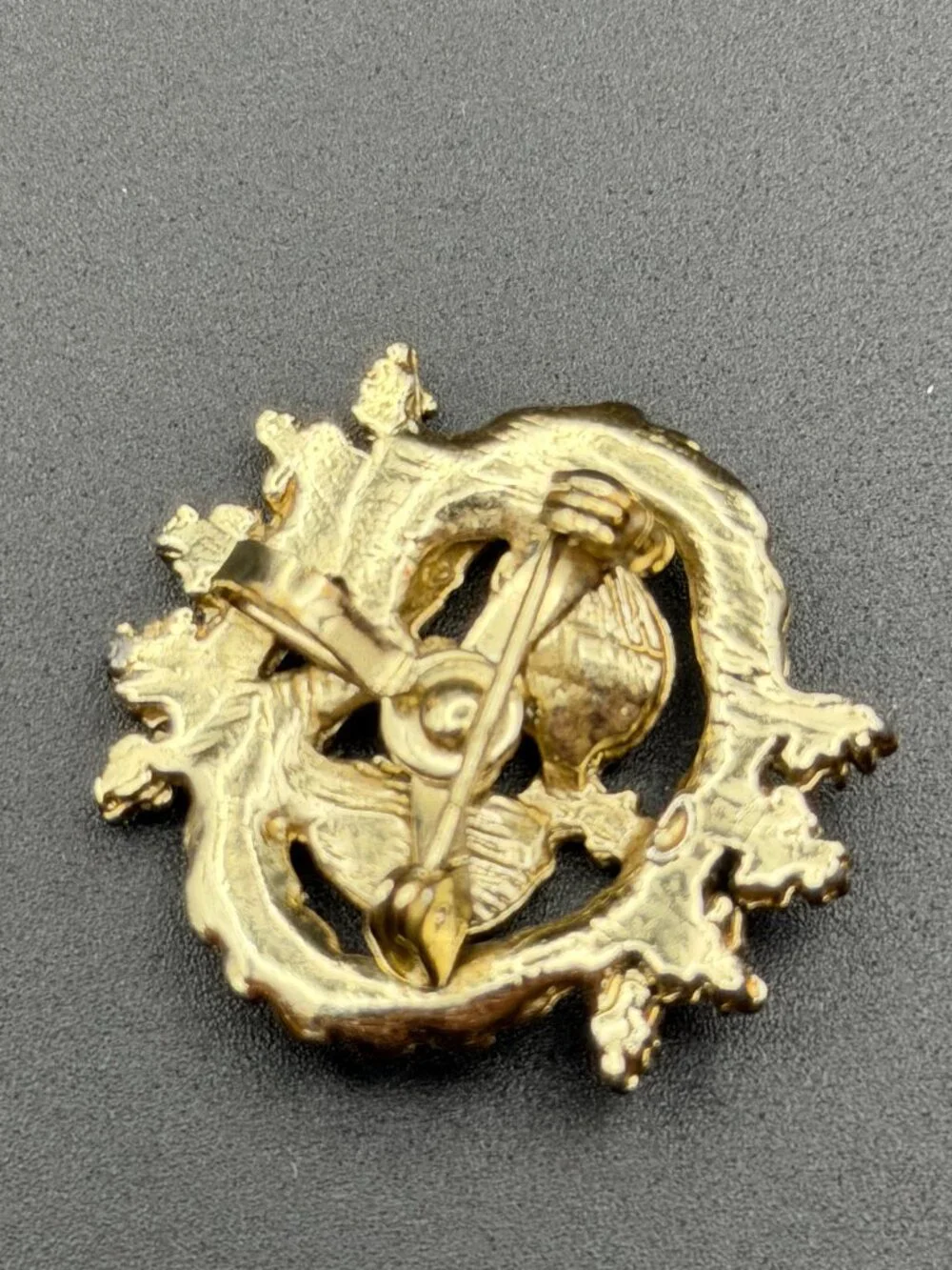 Vintage Gold Tone Crown Laurel Wreath Brooch Pin Heraldic Royal Unsigned